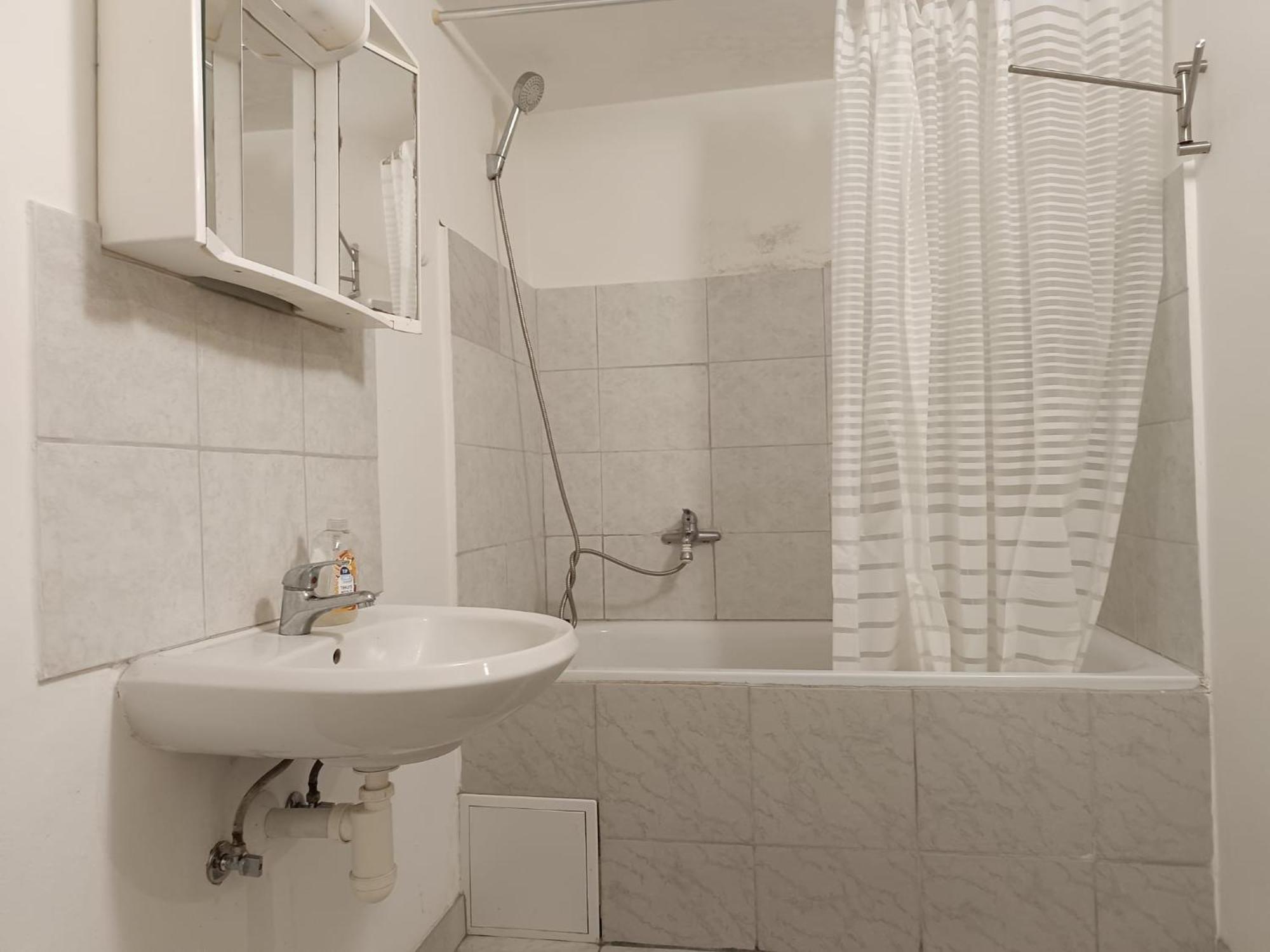 Basic Underground Next To The Center - Tram Line, Cool Local Area Apartmán Prague